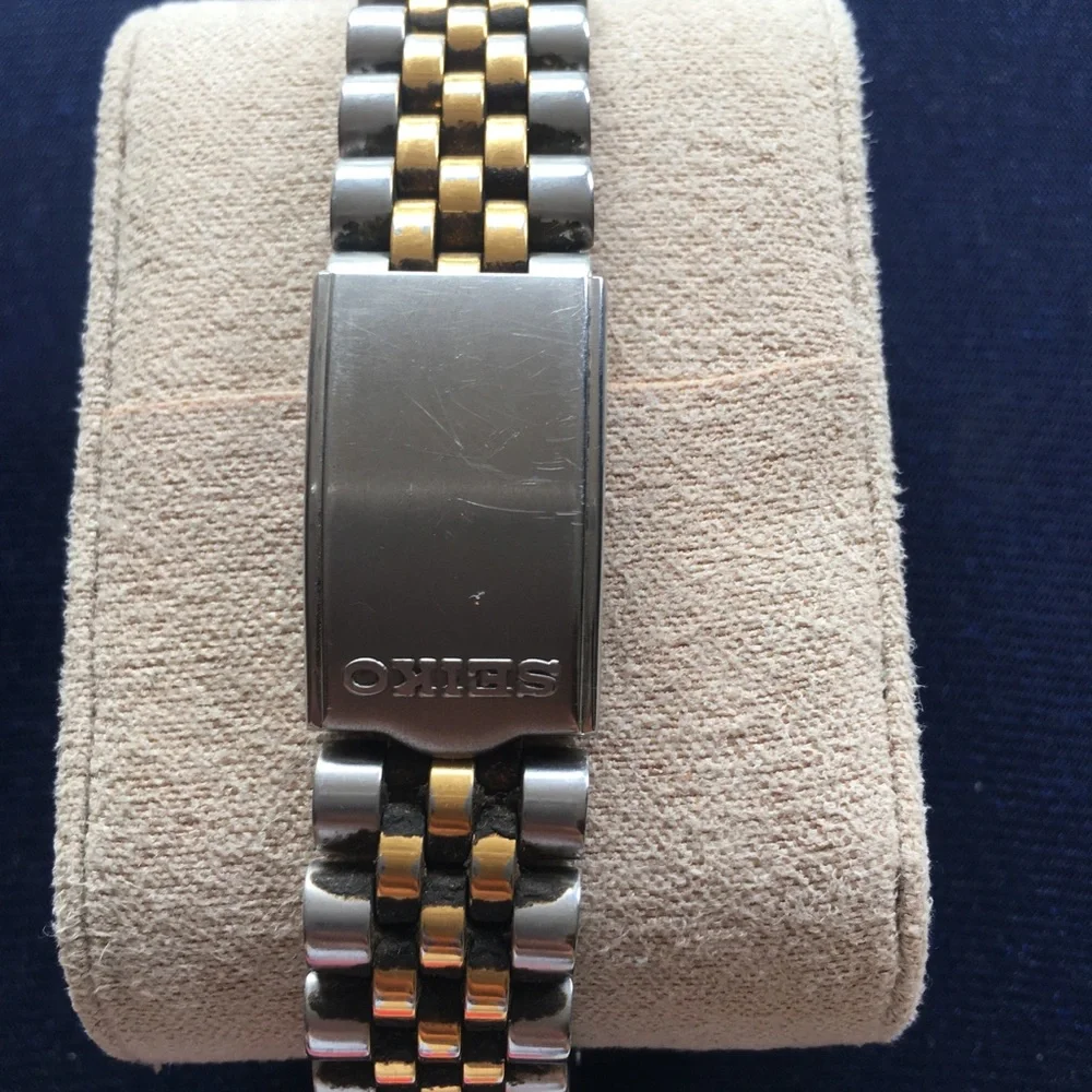 Classic Two-Tone Gold and Silver Men’s Quartz Watch - Brand: Seiko